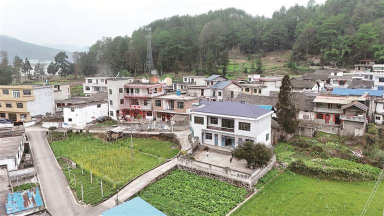 【新春走基层·走进贵州】园区村：“过年喽，生意好！”