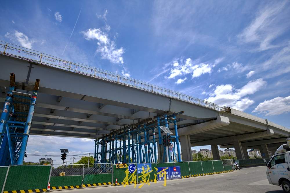 济南工业北路快速路东延有序推进，部分路段高架长龙成形