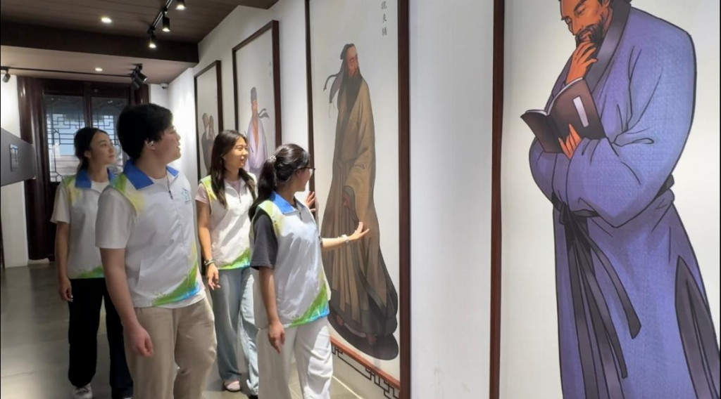 南通大学杏林学院姜海之星实践团开展“溯源昆曲雅韵，厚植梨园文脉”主题实践活动
