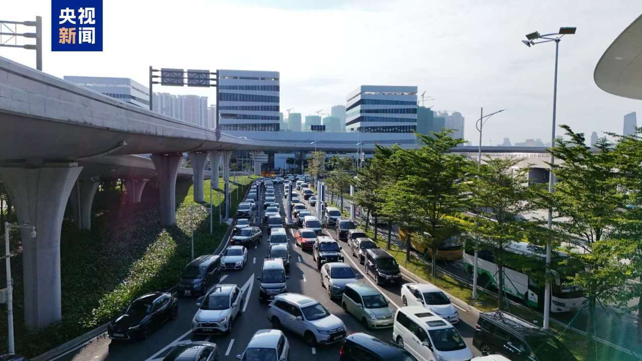 首次突破2.7万辆次 港珠澳大桥单日车流量创新高