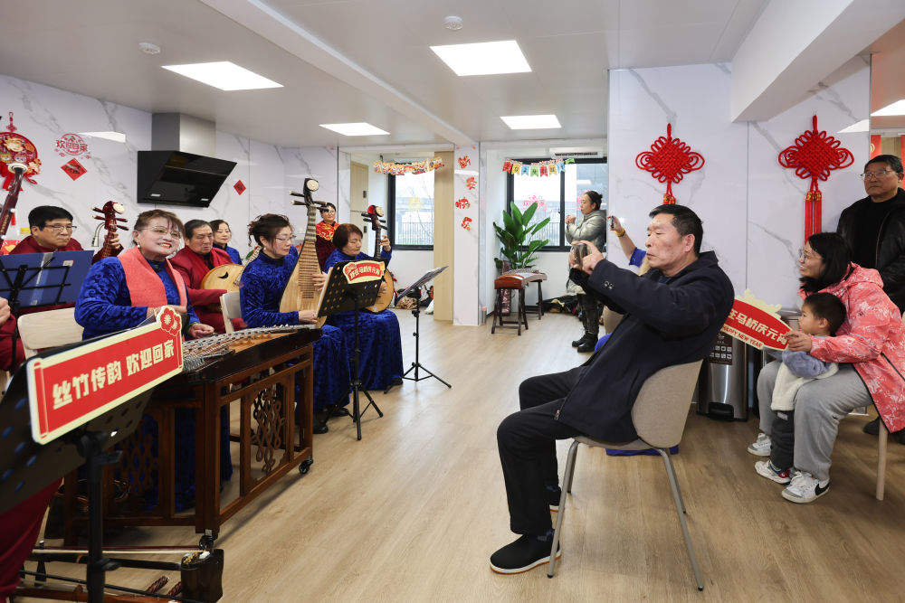 唱响新时代劳动者奋斗之歌——以习近平同志为核心的党中央关心关爱工人阶级和广大劳动群众纪实