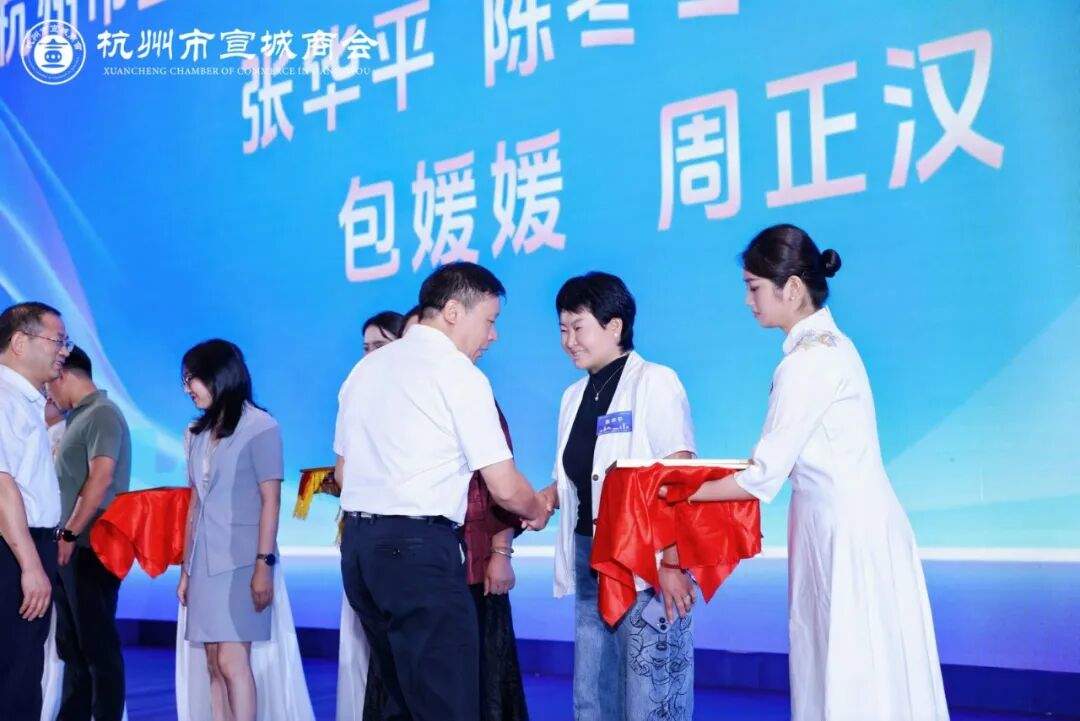 杭州市宣城商会一届三次会员大会在杭州召开！荣顺集团副总裁、中闰汉宇文化集团周正汉当选副会长单位