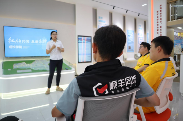 驿站能歇脚，书房能读书，诉求能直达——济南的温度，“小哥”清楚！