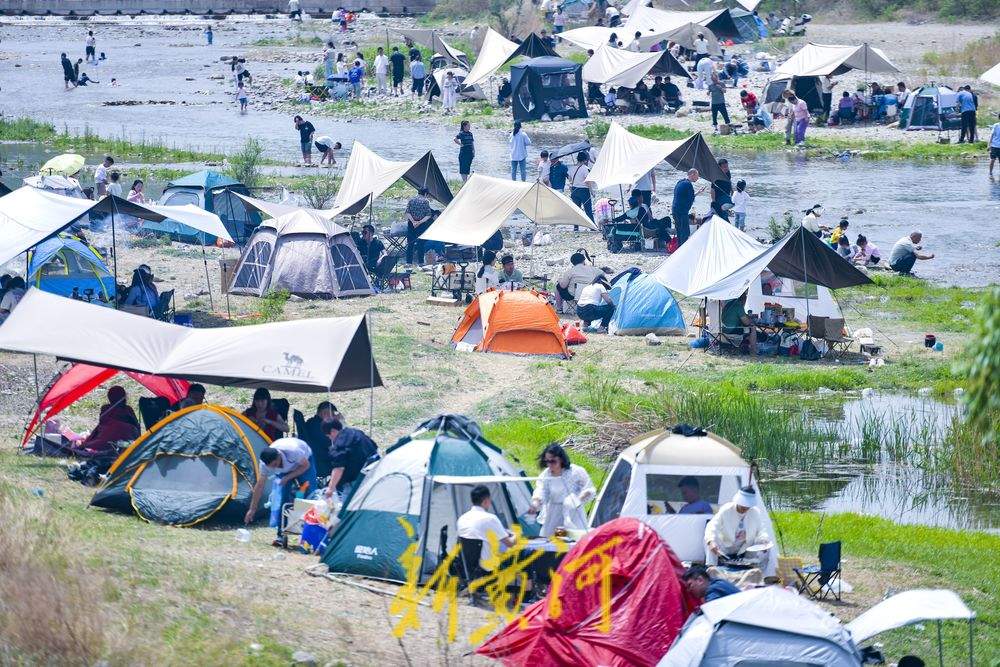 躺“营”做“篷”友 大自然里满满松弛感