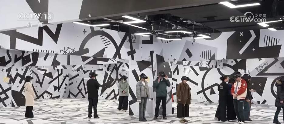 电影市场迎来火热开年 “电影+”多元消费新业态激活消费新引擎