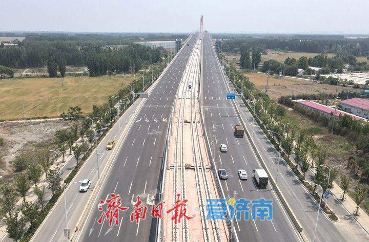 项目强省会｜济南轨道交通济阳线黄河北高架段双向铺轨