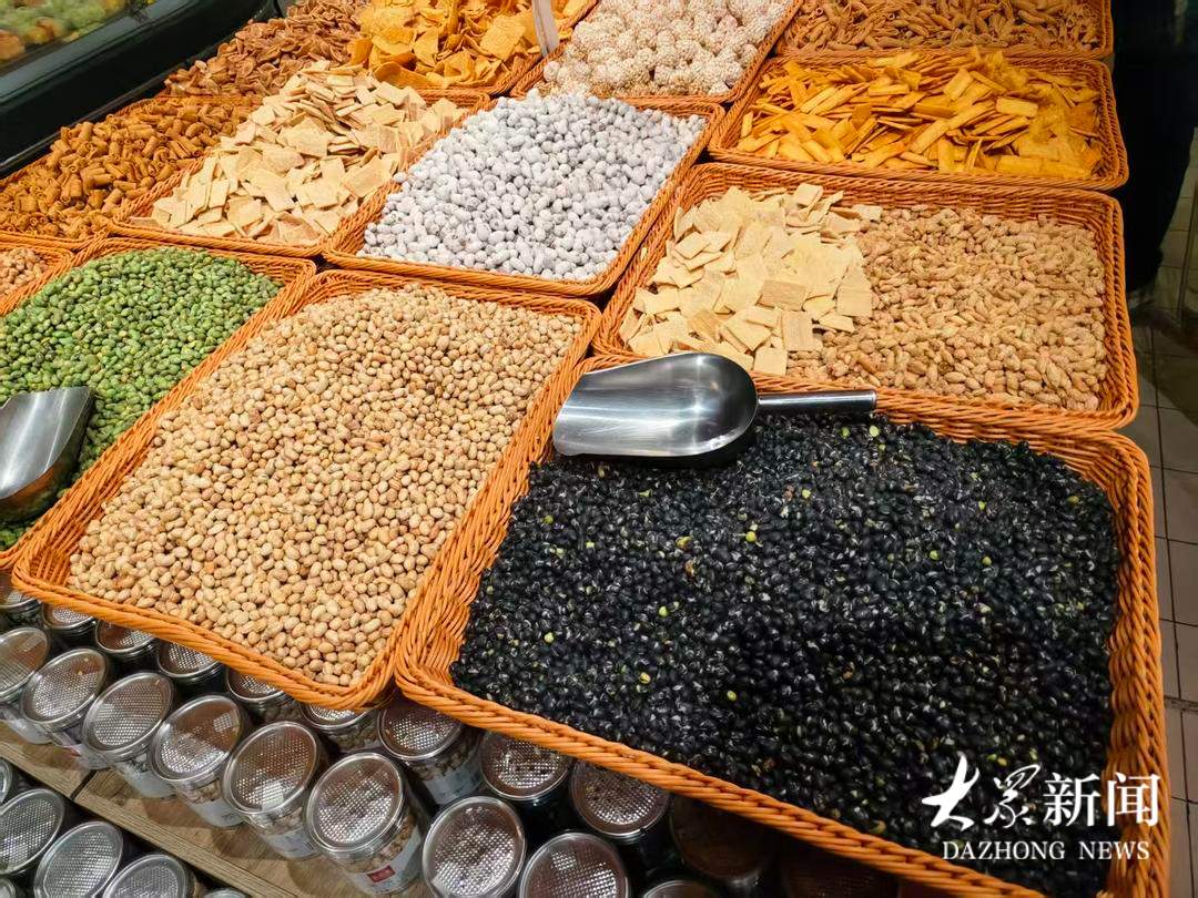 二月二“龙抬头”寻味传统，济南超市设专区热卖糖豆