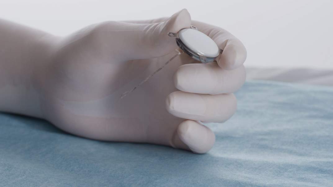 我国成功开展首例侵入式脑机接口临床试验