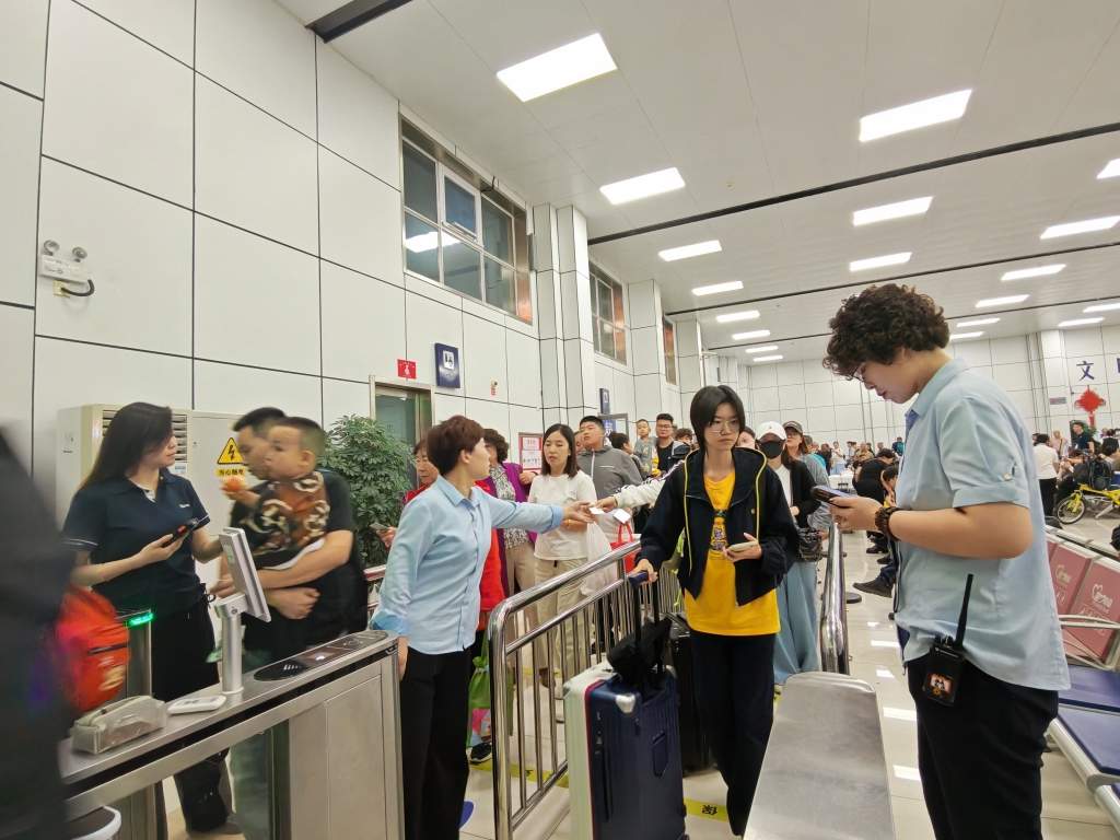 刷新生产纪录17项、生产高效68项!山东港口假期再创佳绩