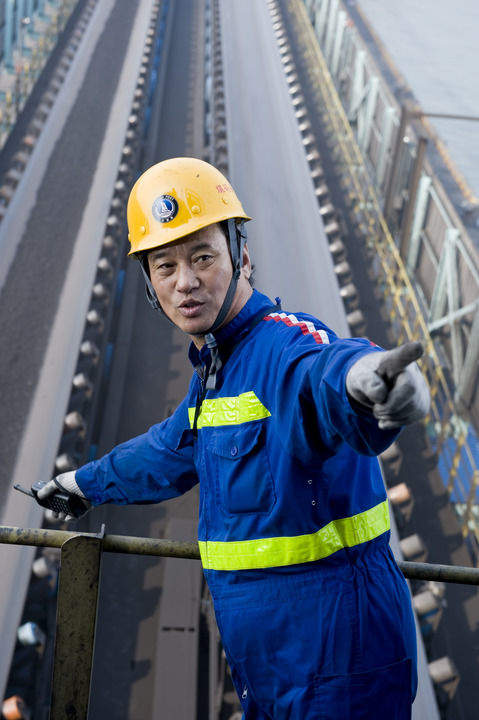 唱响新时代劳动者奋斗之歌——以习近平同志为核心的党中央关心关爱工人阶级和广大劳动群众纪实