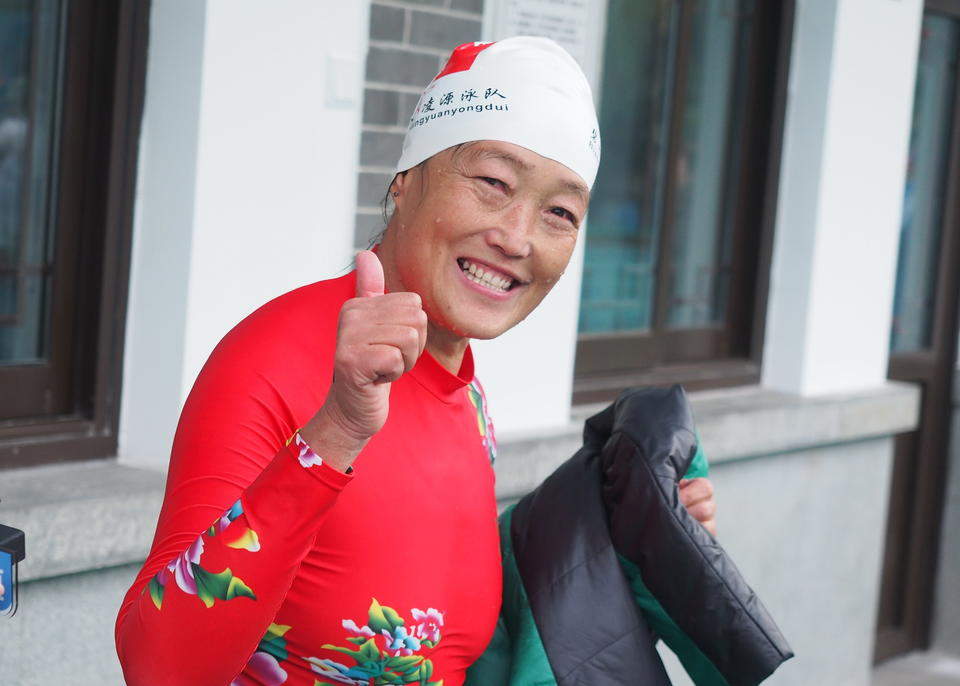 清泉映冬泳 激情燃泉城，济南国际冬泳赛开启预热畅游