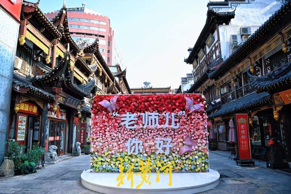 大观园街区花瀑惊艳上新