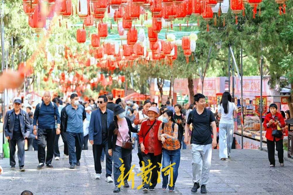 游人如织！济南千佛山“三月三”庙会人气旺