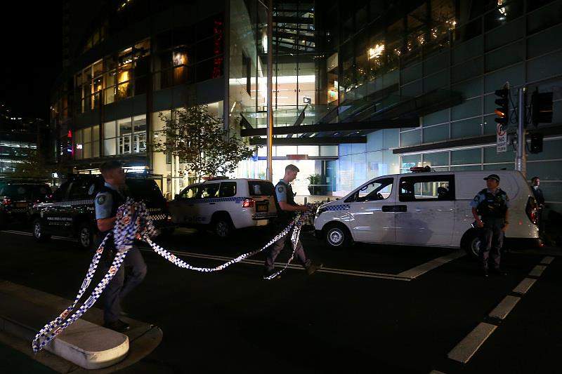 澳警方说悉尼持刀袭击者可能针对女性