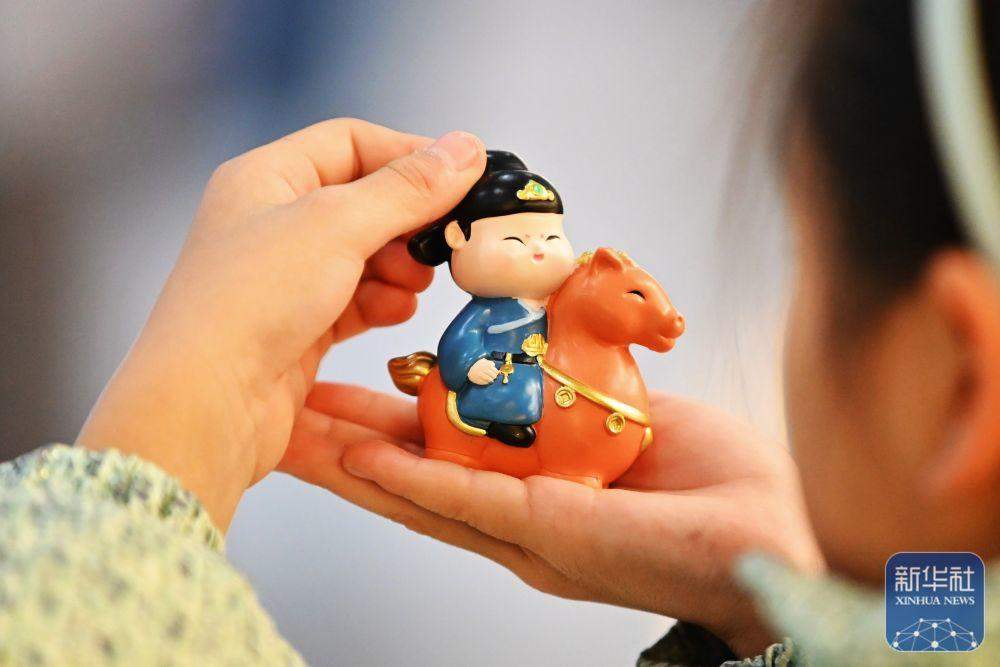 山东：文创“马”力全开迎新春