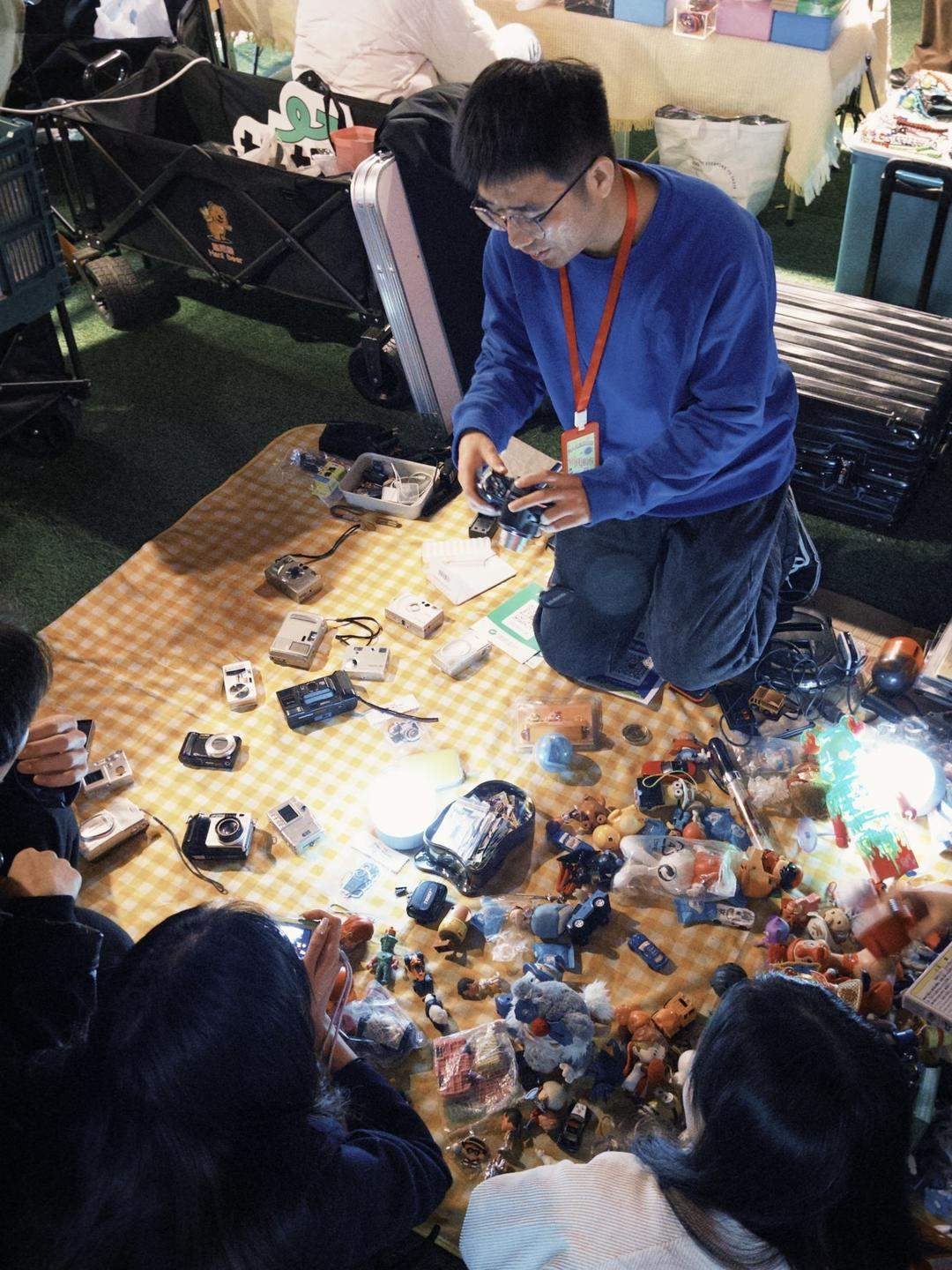 “捡破烂”捡出万亿级市场，“二手青年”重塑生活经济学