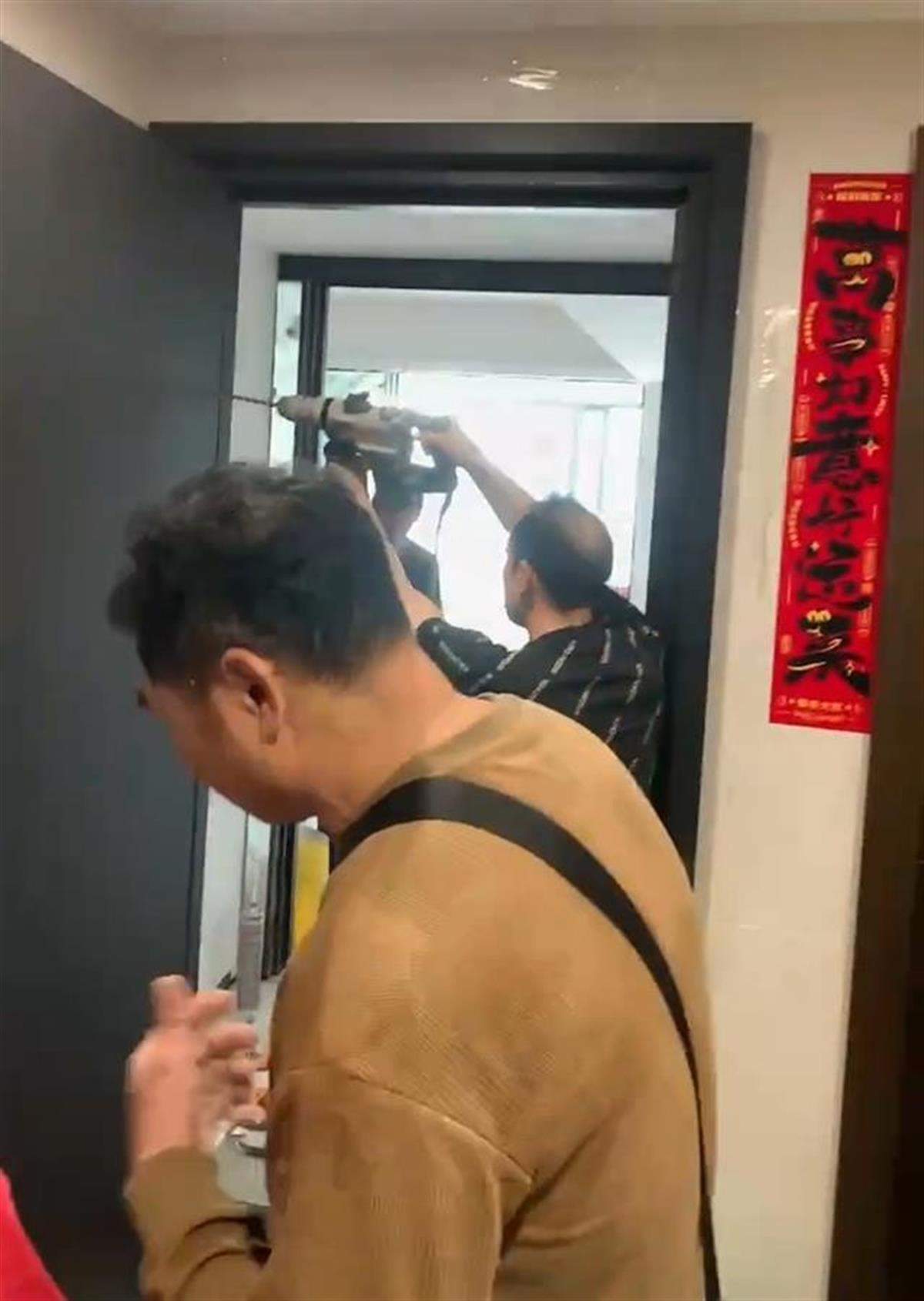 佛山一小区有人疑似装修“骨灰房”，警方已介入，律师：邻居们可起诉侵权