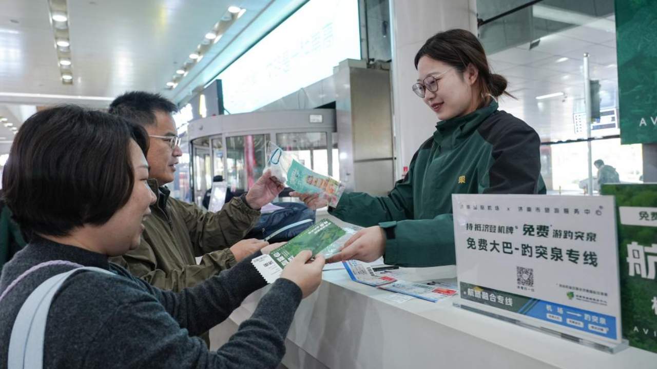 下飞机不用查攻略！济南机场专线直达趵突泉，免门票还送专业讲解