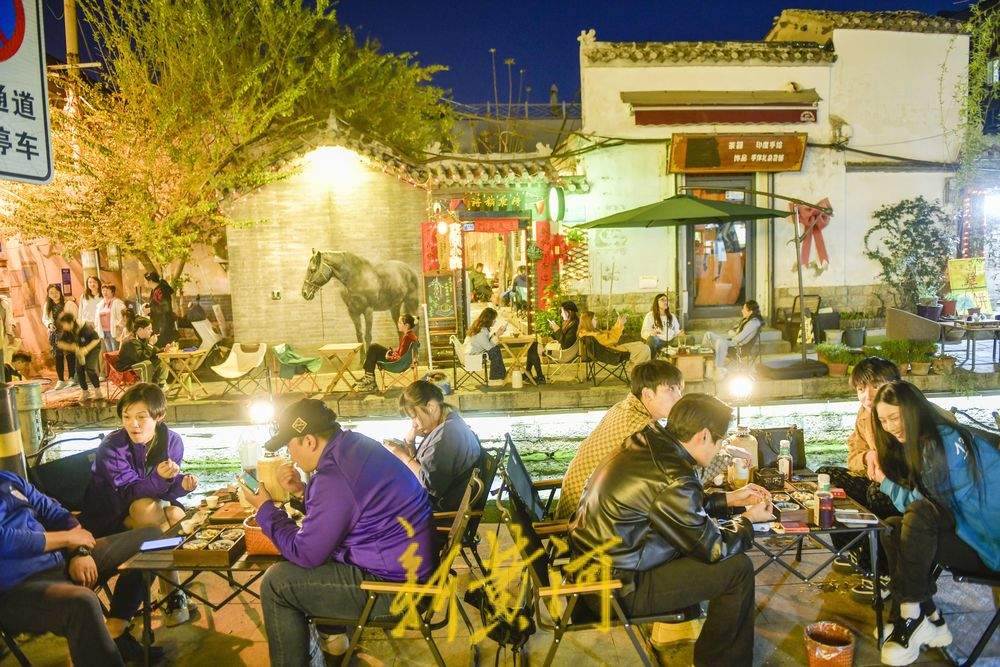 “泉”在济南过五一丨夜游泉城老街，感受泉水泡茶“市集”