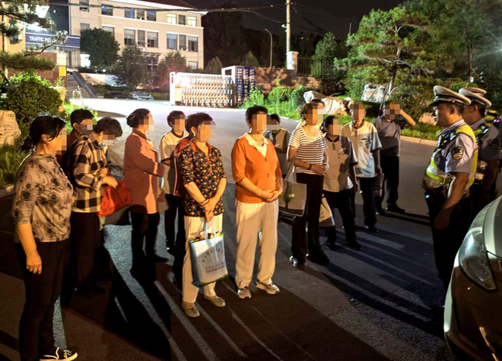载8人实载15人，济南一面包车严重超员，驾驶人被刑拘