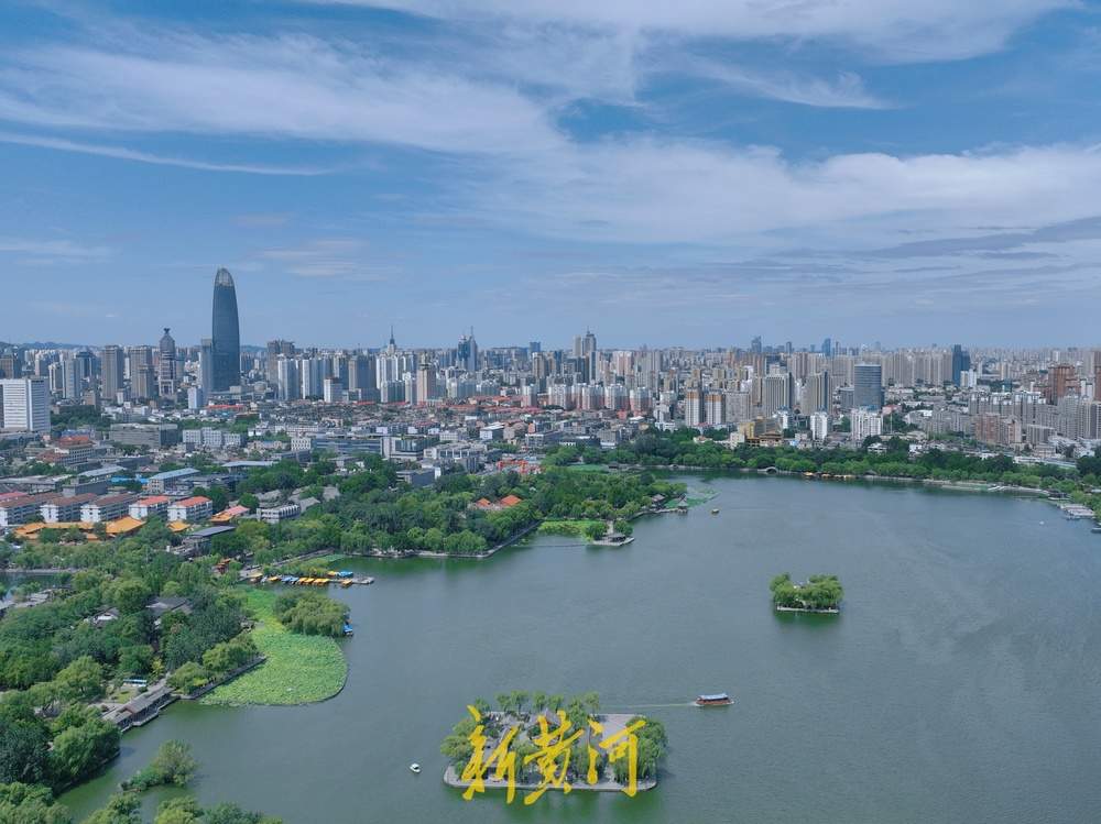 蓝天白云“颜值”爆表，大明湖随手一拍都是自带滤镜的大片