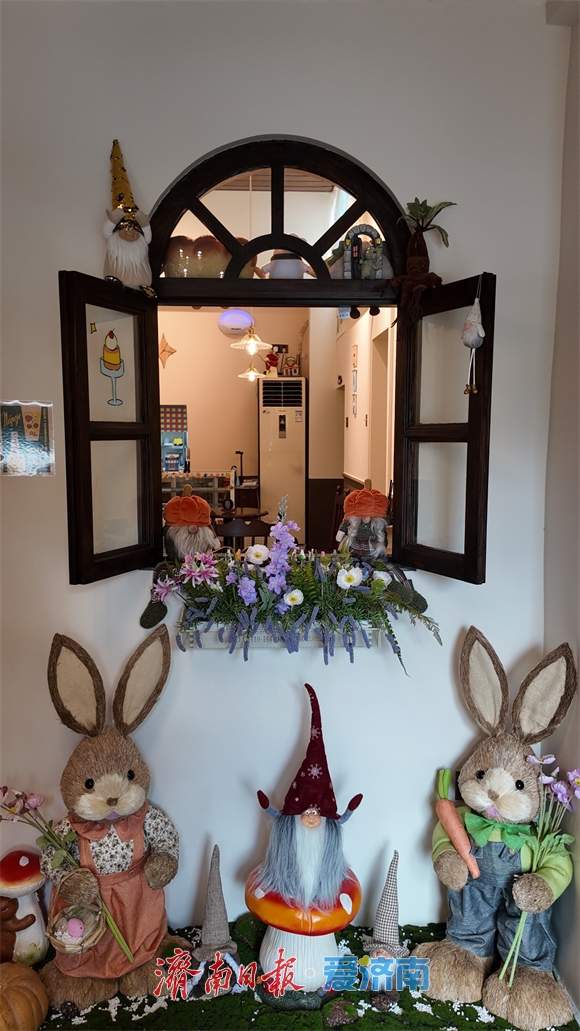 二次元经济还能这么玩？泉城这家Coser当店长的甜品店火了