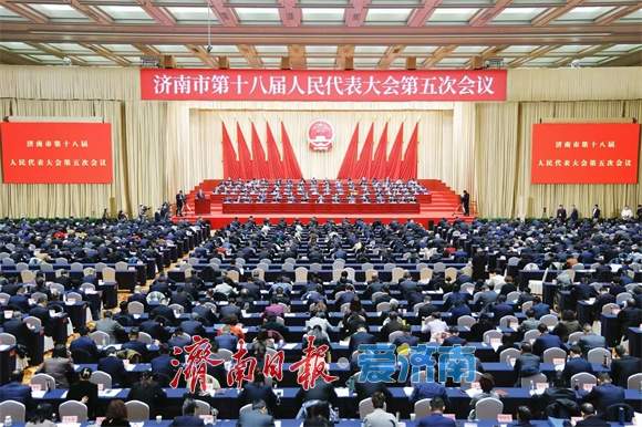 市十八届人大五次会议开幕 韩金峰主持 于海田作政府工作报告 刘强雷杰孙开连杨峰在主席台就座