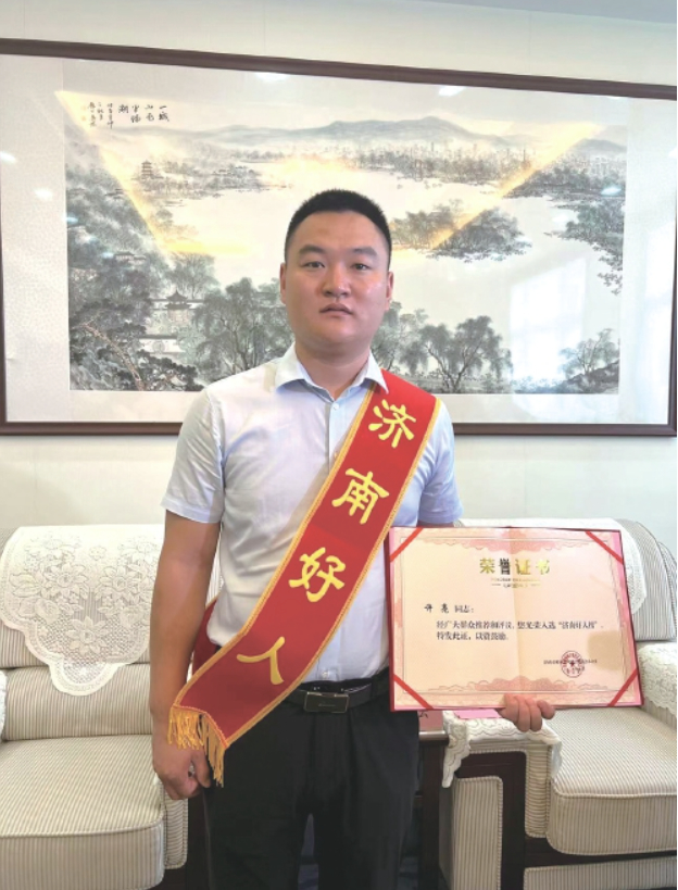 英雄城市 初心如炬丨许亮：12米高空的生命托举