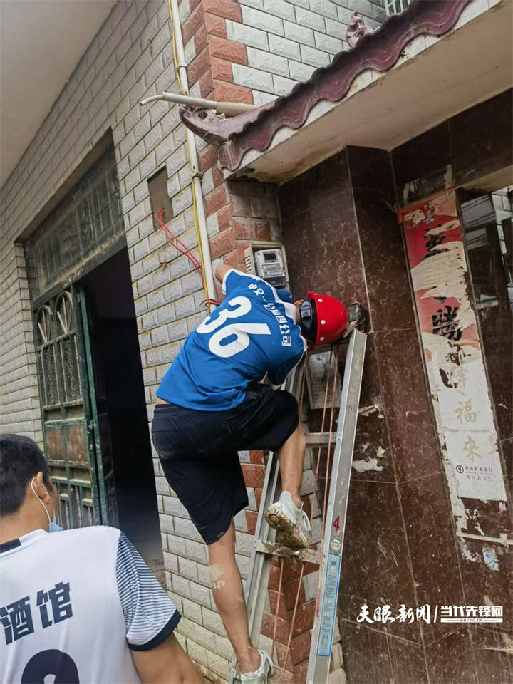 他们，用足球“接”住了自己的春天