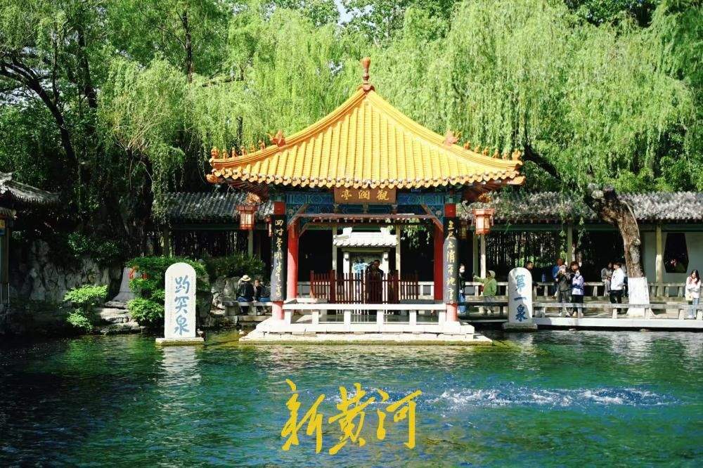 谷雨节气 济南趵突泉群泉欢歌人潮涌