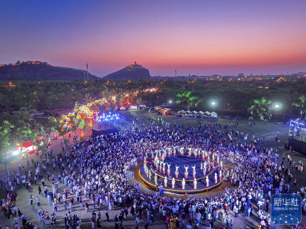 “五一”假期游 越夜越精彩