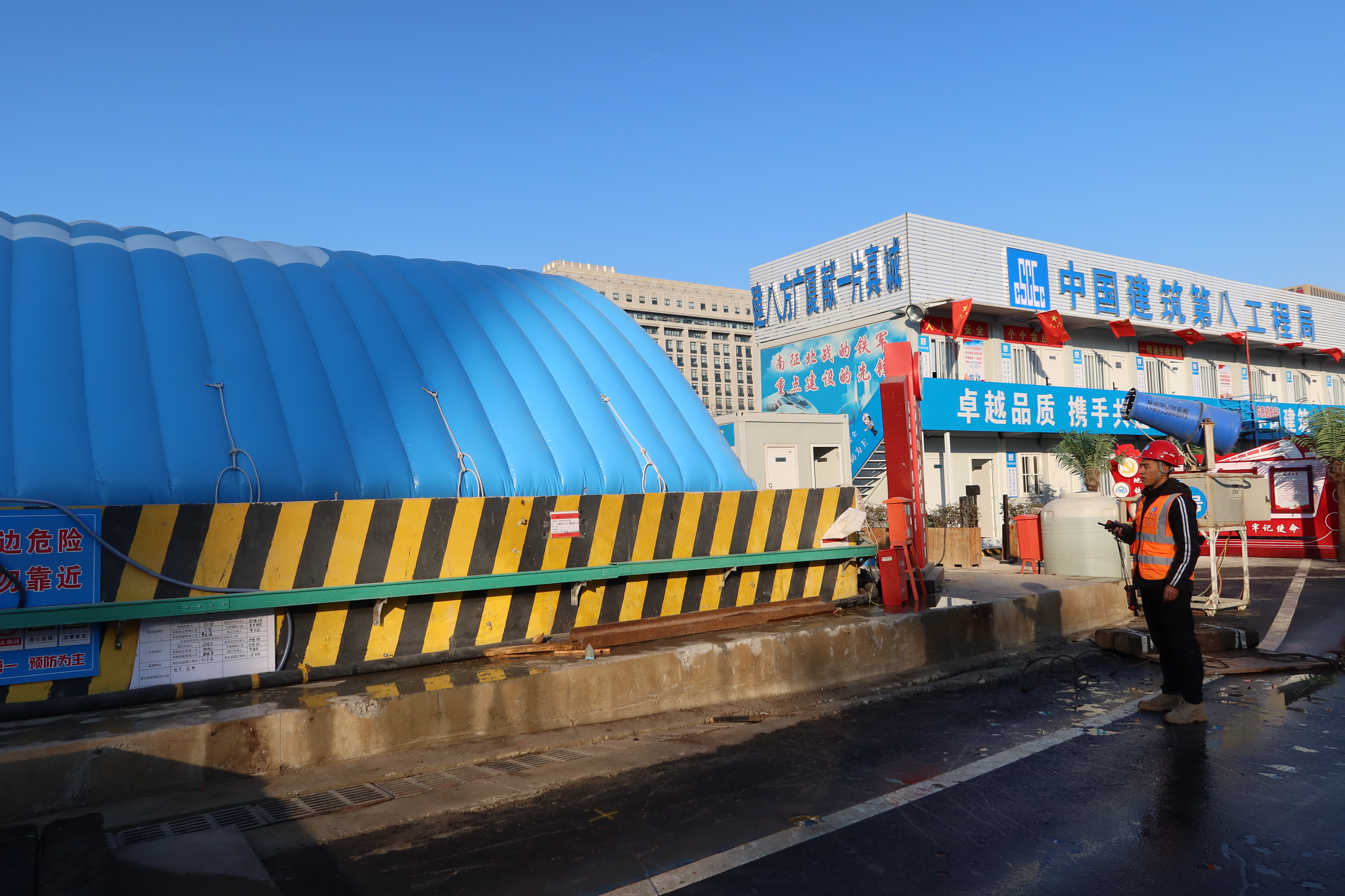 融媒·画像丨“吹出来”的“环保气球”，“画出来”的“美丽围挡”，地铁创意施工背后——7号线有个“智囊团”