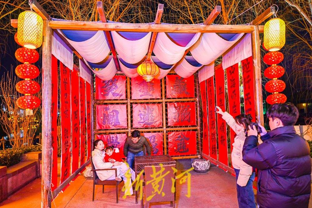 璀璨花灯亮起来，新春的喜庆氛围瞬间拉满