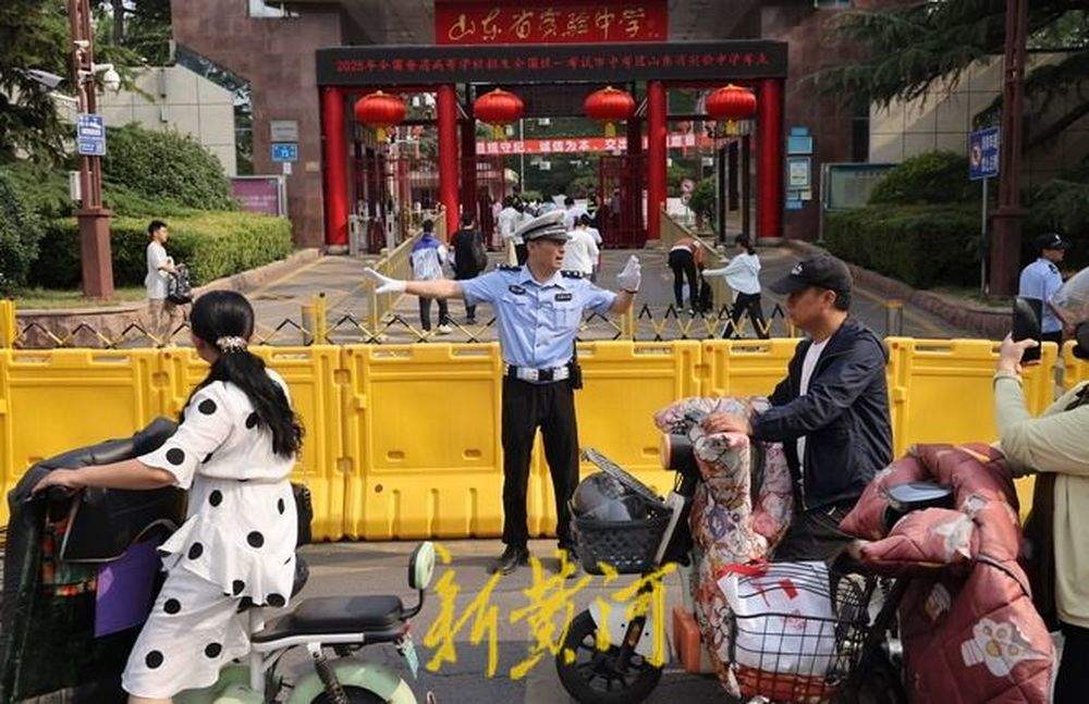 高考首日 省实验考点设临时泊位缓解千辆停车缺口