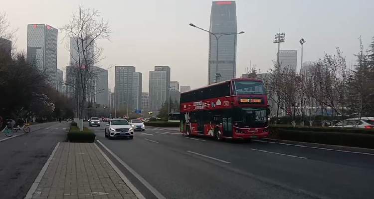 这个春天邀您乘济南T3路公交车，看泉城繁华变迁