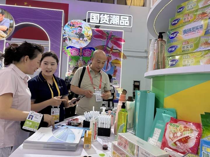 AI把脉、3D打鞋、养生锤抢手……消博会上的山东好品玩转“体验感”