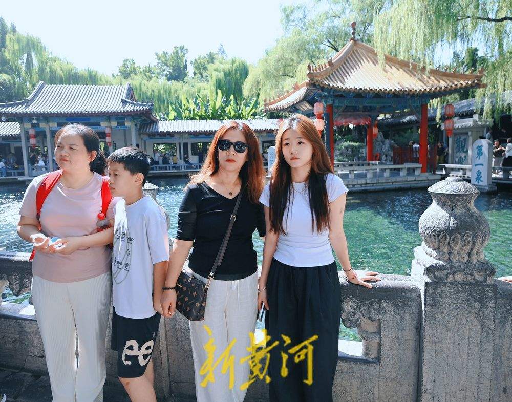 趵突泉水位突破29米，“月牙飞瀑”欢畅喷涌