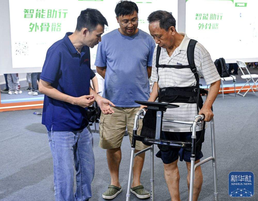 在智博会上感受“智慧”养老生活