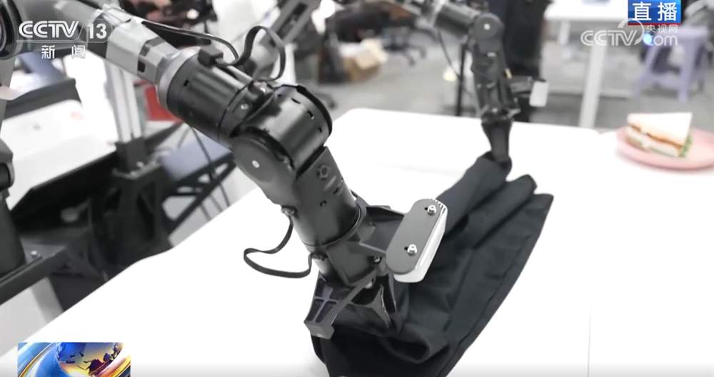 “十五五”开好局起好步｜从“会干活”到“干好活” 机器人上岗未来可期