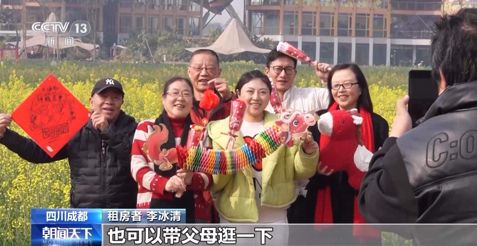 反向团圆、大厨上门、机器人写对联……今年过年多了新变化