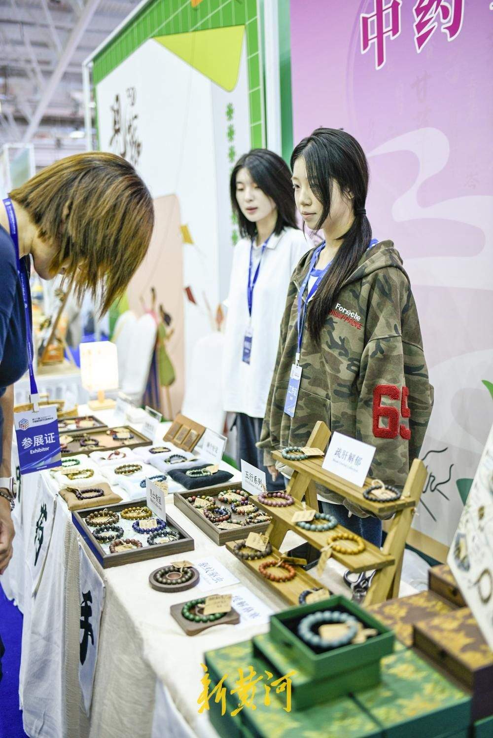 从老字号美食到高校工业设计 烟火济南市集为数博会添“文化味”
