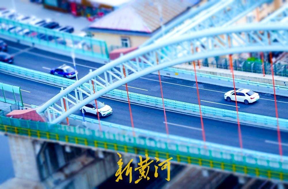 28年历史跨铁路桥维护，黄色桥梁换“灰装”焕新亮相