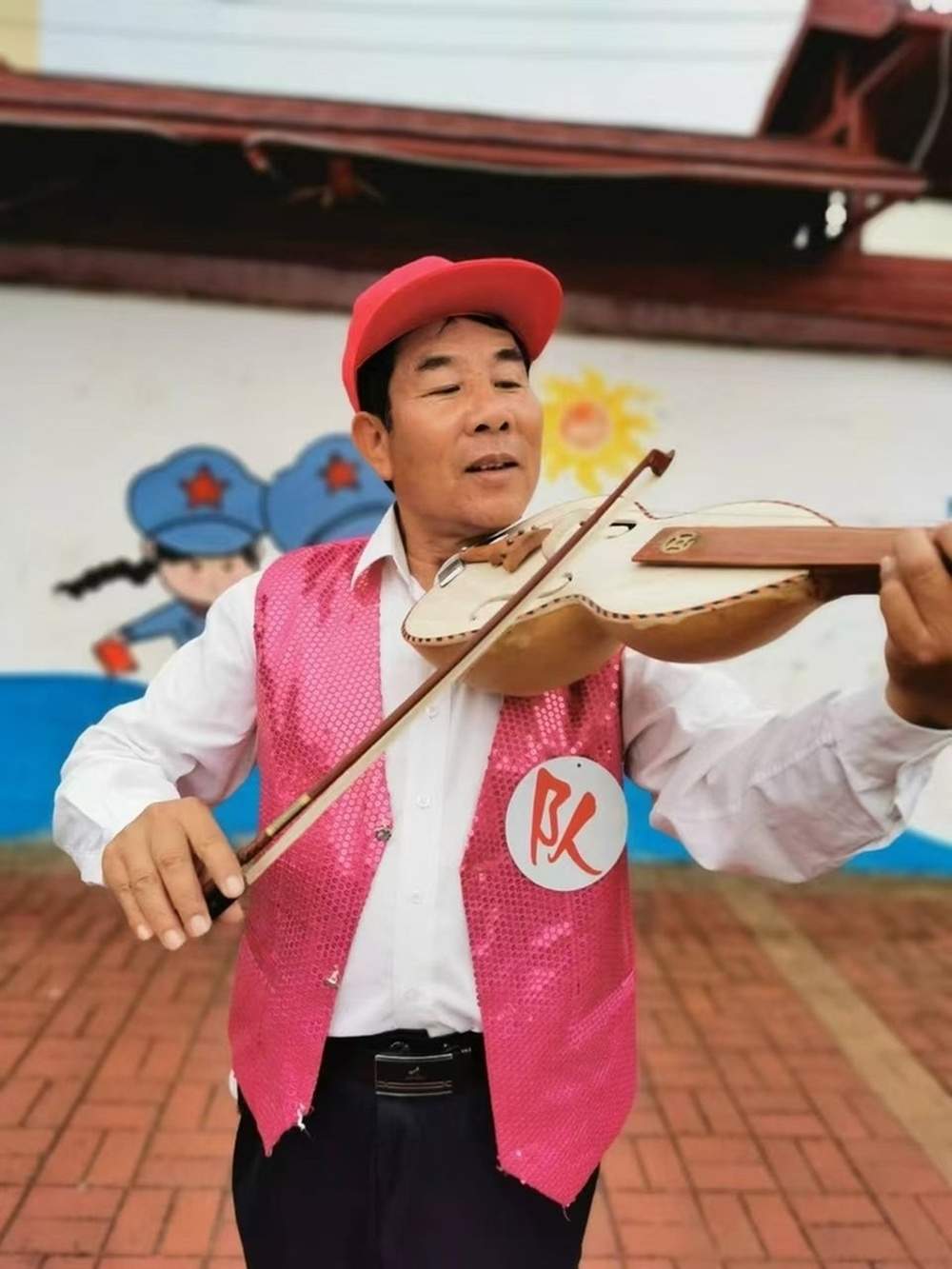 变废为宝改造乐器,10年演出400余场,蒙阴有个平均年龄75岁的“胡捣鼓乐队”