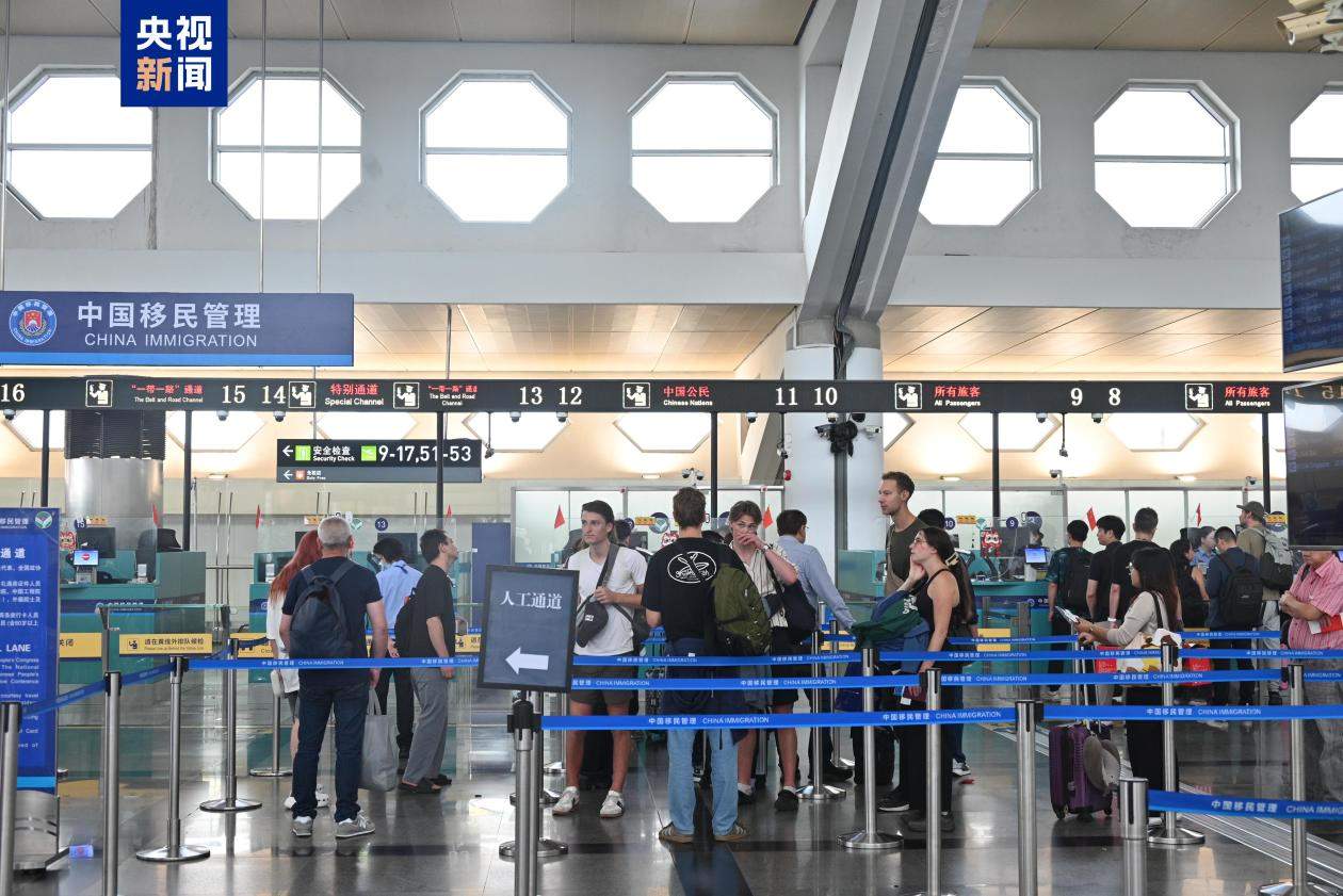 厦门口岸今年查验出入境旅客量突破200万人次