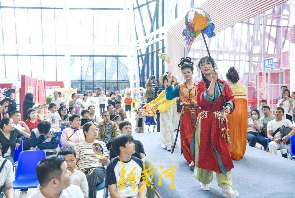 济南：非遗雅韵中秋展演 汉服翩翩共赴穿越千年中秋之约