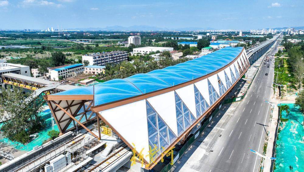 地铁8号线高架车站上新装