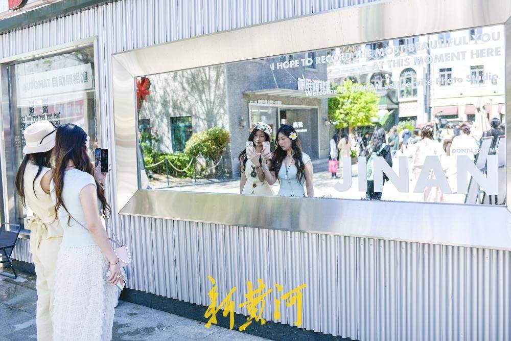 假期旅游迎高峰 城市符号成济南网红打卡点