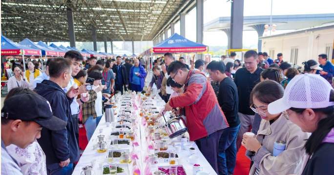 济南230余家农企齐聚长清,“黄河鱼谷”“紫金玫瑰”等特色品牌展现现代农业新成果