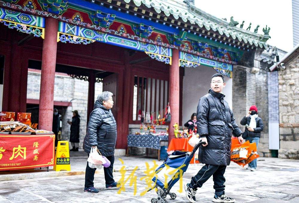 督城隍庙新春年货大集启幕 在650年文保建筑里寻味地道年俗