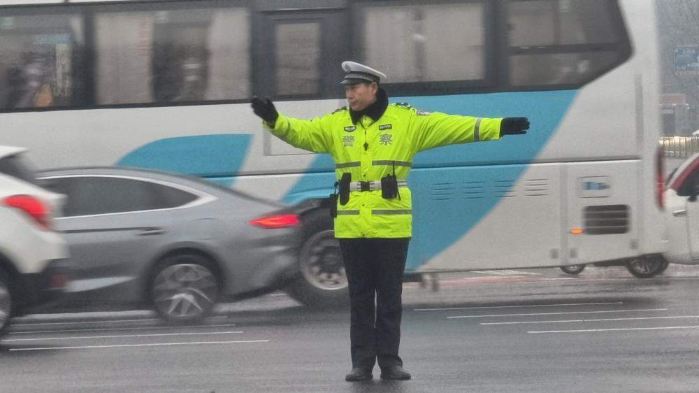 雾天出行请注意，济南交警发布安全提醒